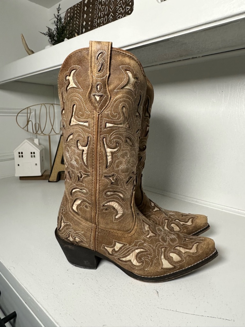 **SOLD**Laredo Womens 6.5 Western Cowboy Boots Tan Beige Embroidered Snip Toe - Picture 5 of 9